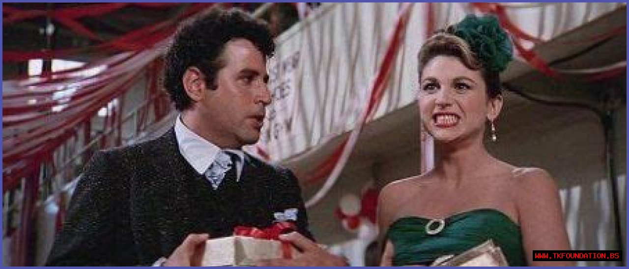 Who is Dinah Manoff Dating Now?